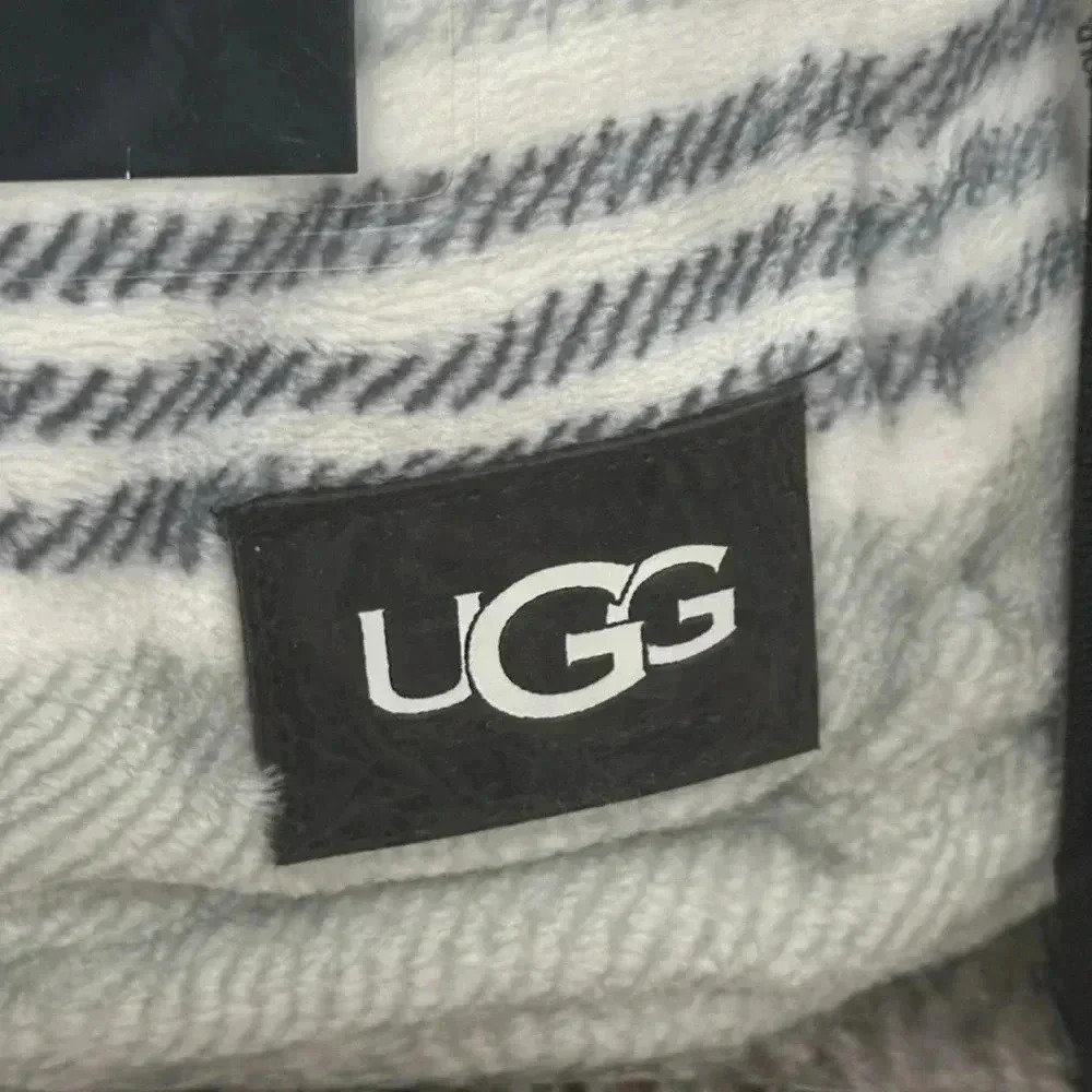 Ugg Avery Shower Curtain- Rare to find - Picture 4 of 6